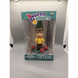 Nerd Gnomes “The Office” Exclusive Elf Dwight Schrute 8" Figurine W/Beets NIB